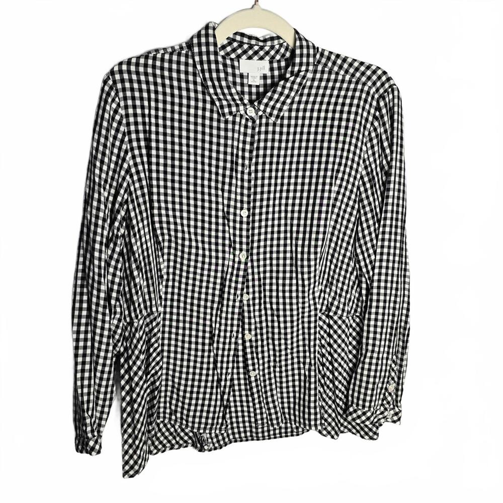 Black and White Gingham Long Sleeve Button-Up Shirt